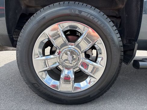 Used 2018 Chevrolet Silverado 1500 LT w/ LT Eassist Package image 12