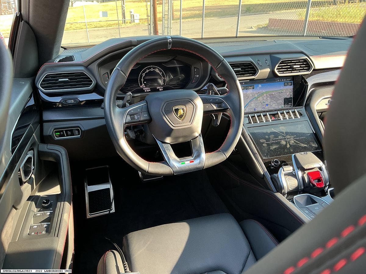 Used 2022 Lamborghini Urus AWD/4WD image 11