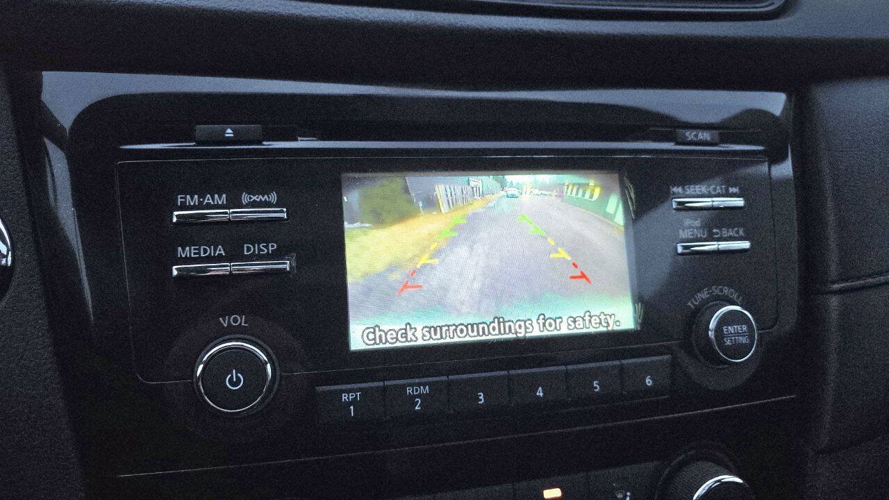 Used 2017 Nissan Rogue SV AWD/4WD image 23