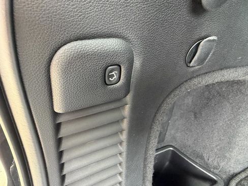 Used 2015 Jeep Grand Cherokee Overland AWD/4WD image 38