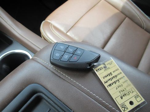 Used 2022 Chevrolet Suburban High Country image 38