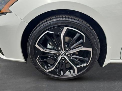New 2026 Nissan Altima 2.5 SR w/ SR Premium Package FWD image 9