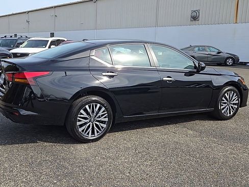Used 2025 Nissan Altima 2.5 SV image 8