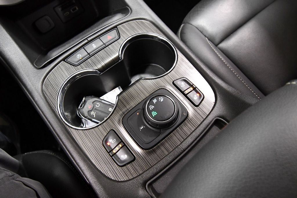 Used 2023 GMC Acadia SLT AWD/4WD image 26