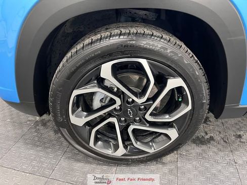 Used 2025 Chevrolet Trax RS w/ Driver Confidence Package image 21