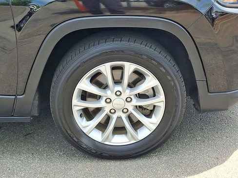 Used 2019 Jeep Cherokee Latitude w/ Popular Appearance Group FWD image 30
