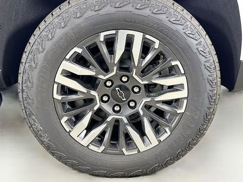 New 2026 Chevrolet Suburban Z71 w/ Comfort Package AWD/4WD image 35