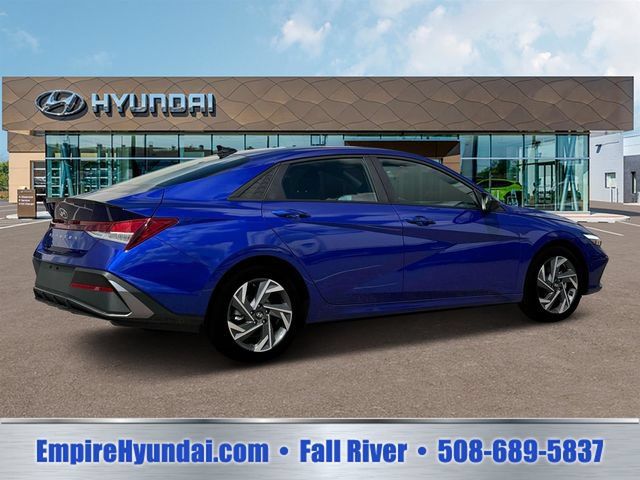 Certified 2025 Hyundai Elantra Sport FWD image 8
