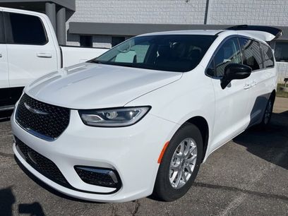 Used 2024 Chrysler Pacifica Touring-L