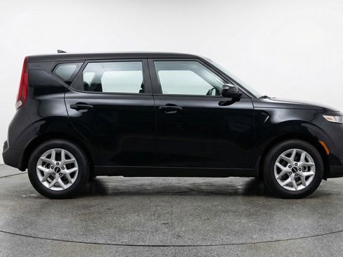 Used 2025 Kia Soul LX w/ LX Technology Package FWD image 11