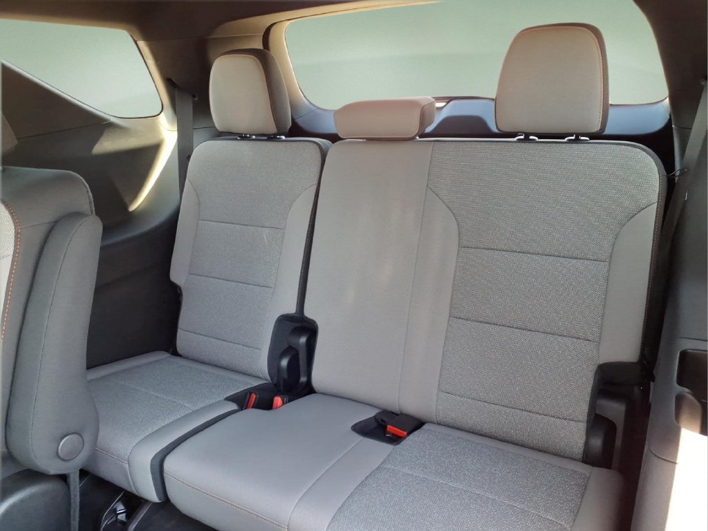 Certified 2025 Chevrolet Traverse LT FWD image 17