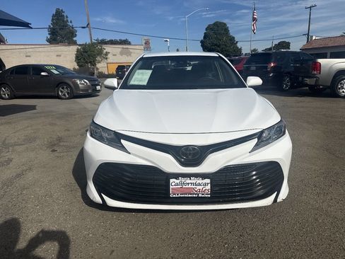 Used 2018 Toyota Camry LE image 13