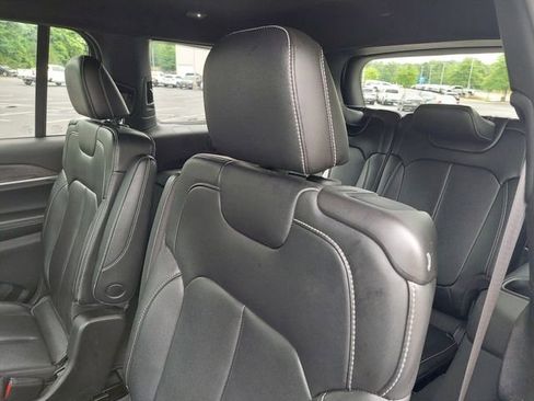 Used 2024 Jeep Grand Cherokee L Limited AWD/4WD image 32