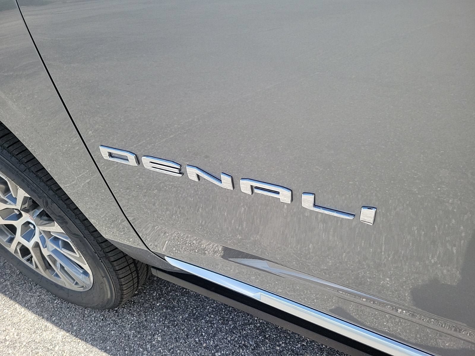 New 2026 GMC Yukon Denali w/ Denali Reserve Package AWD/4WD image 9