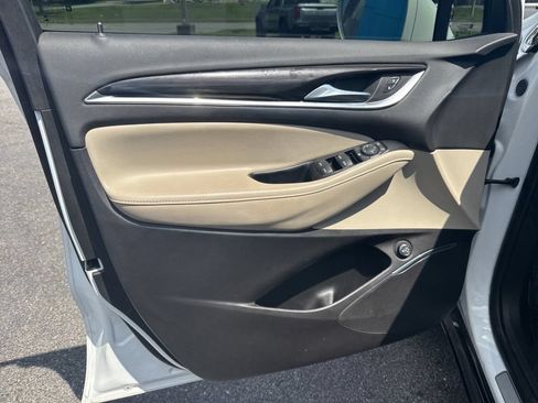 Used 2019 Buick Enclave Essence FWD image 19
