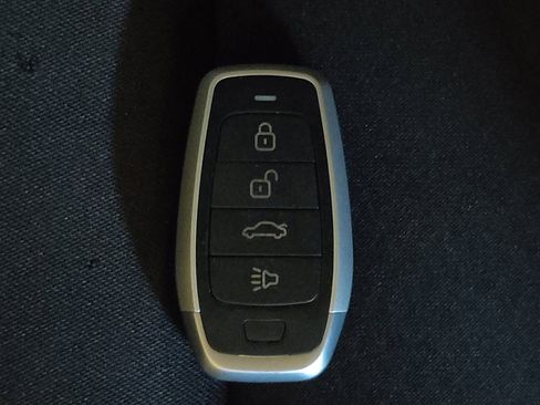 Used 2020 Chevrolet Malibu LT FWD image 32