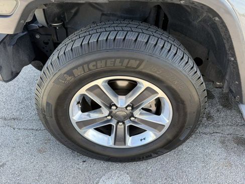 Used 2020 Jeep Wrangler Unlimited Sahara AWD/4WD image 6