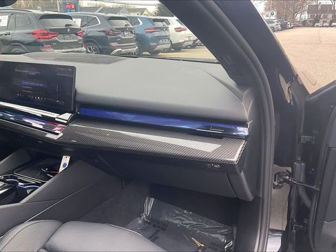 Used 2026 BMW M5 w/ Executive Package image 18