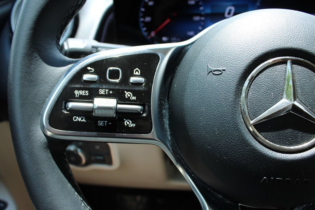 Used 2023 Mercedes-Benz EQB 300 4MATIC image 25