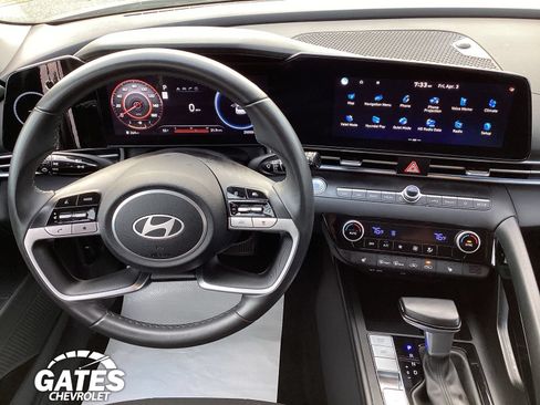 Used 2025 Hyundai Elantra SEL FWD image 13