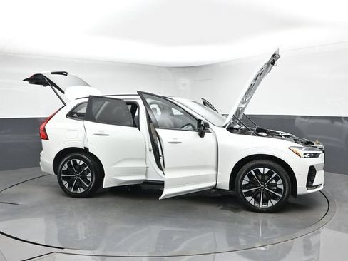 New 2026 Volvo XC60 B5 Plus w/ Protection Package Premier AWD/4WD image 45