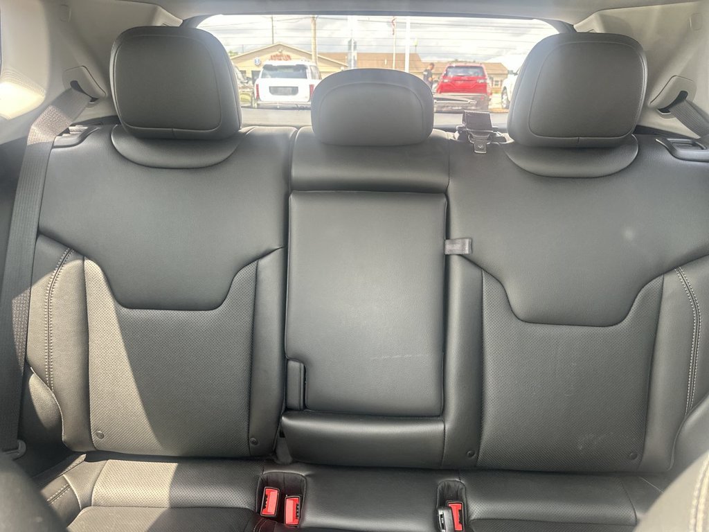 Used 2022 Jeep Compass Limited w/ Elite Group AWD/4WD image 13