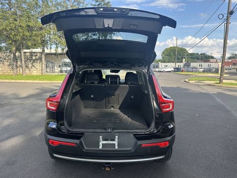 Used 2022 Volvo XC40 T5 Momentum AWD/4WD image 6