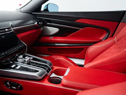 Used 2025 Aston Martin Vanquish RWD image 24