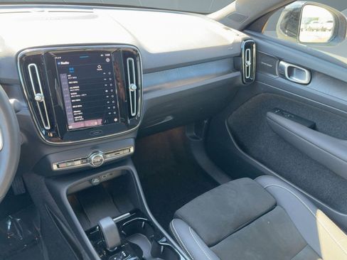 Certified 2023 Volvo C40 P8 Recharge Ultimate w/ Protection Package Premier image 23