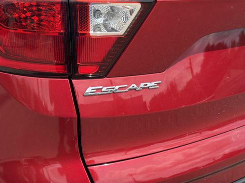 Used 2019 Ford Escape Titanium AWD/4WD image 14