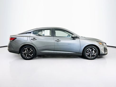 Used 2025 Nissan Sentra SV FWD image 10