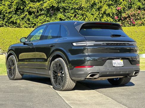 Used 2024 Porsche Cayenne image 3
