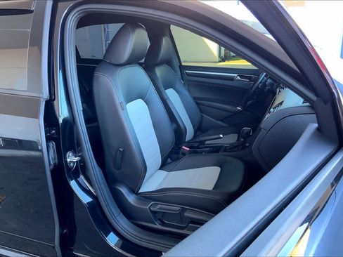 Used 2018 Volkswagen Passat GT image 9