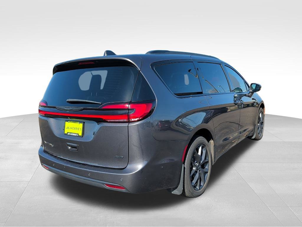 Used 2022 Chrysler Pacifica Touring-L w/ Uconnect Theater Family Group AWD/4WD image 6