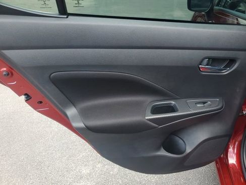 Used 2022 Nissan Versa SV FWD image 9
