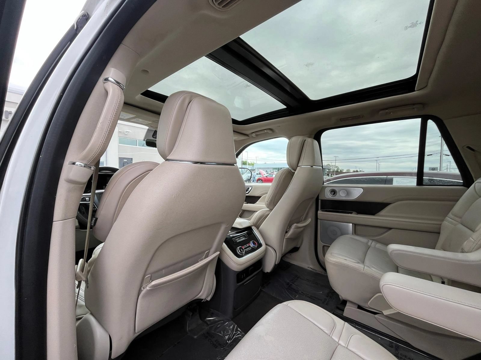 Used 2020 Lincoln Navigator Reserve w/ Luxury Package RWD image 36