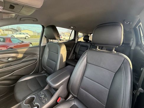 Used 2024 GMC Terrain SLT image 13