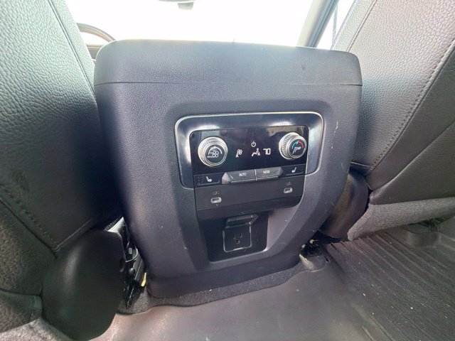 Used 2022 GMC Yukon XL Denali AWD/4WD image 34