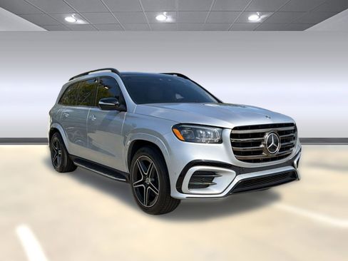 Used 2024 Mercedes-Benz GLS 450 4MATIC image 7
