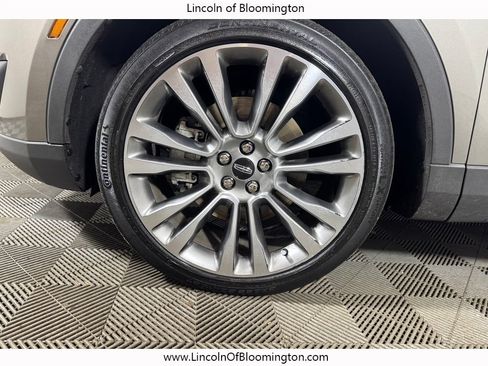 Used 2017 Lincoln MKX Reserve w/ Driver Assistance Package FWD image 22