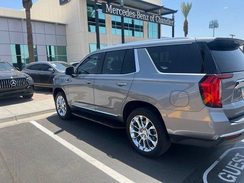 Used 2022 GMC Yukon SLT w/ SLT Luxury Package AWD/4WD image 4