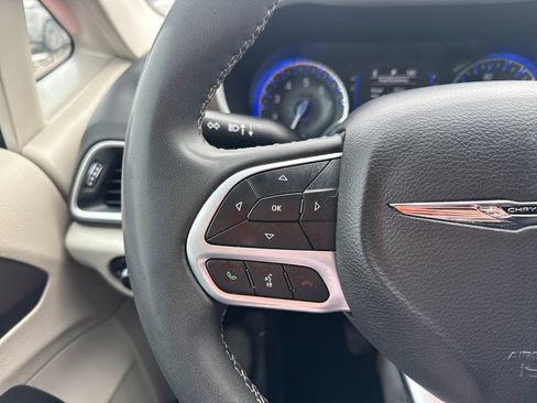 Used 2022 Chrysler Voyager LX image 38