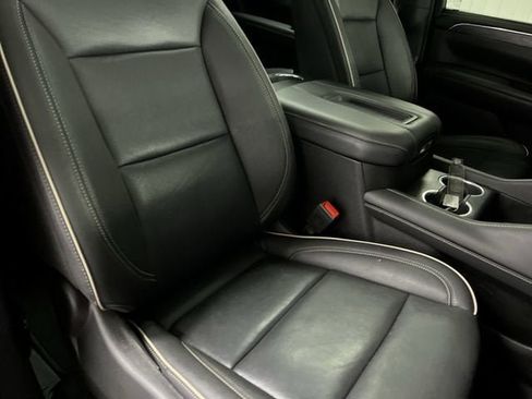 Certified 2022 GMC Yukon SLT w/ SLT Premium Package AWD/4WD image 28