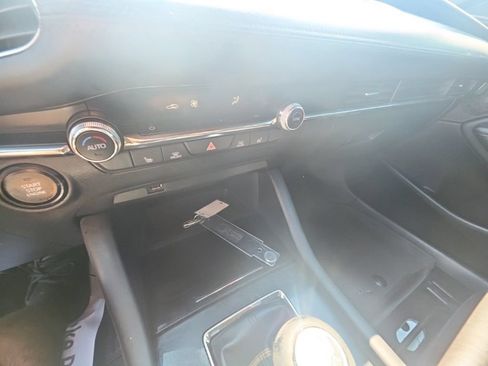 Used 2019 MAZDA MAZDA3 Hatchback FWD image 21
