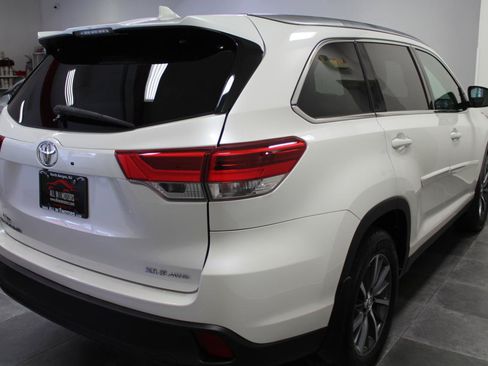 Used 2019 Toyota Highlander XLE AWD/4WD image 6