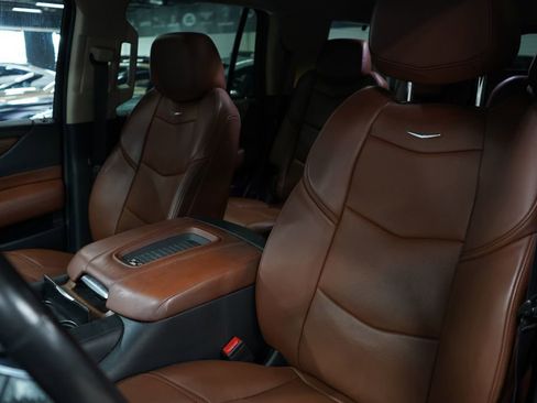 Used 2020 Cadillac Escalade Premium Luxury RWD image 12