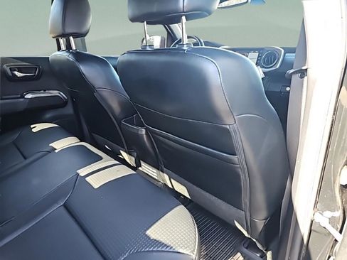 Used 2022 Toyota Tacoma Limited image 30