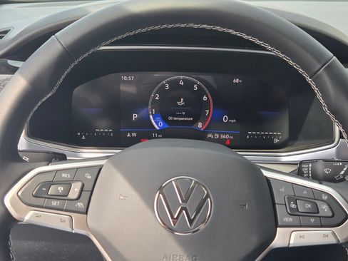 New 2026 Volkswagen Taos SE FWD image 16