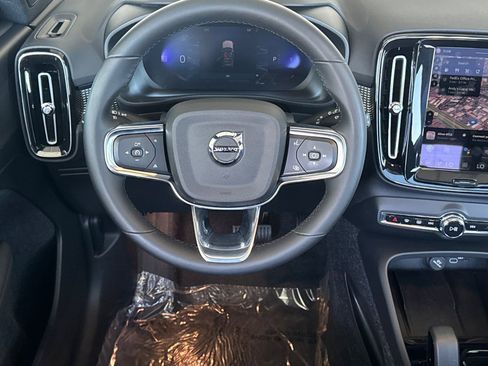 Certified 2025 Volvo XC40 B5 Plus image 17