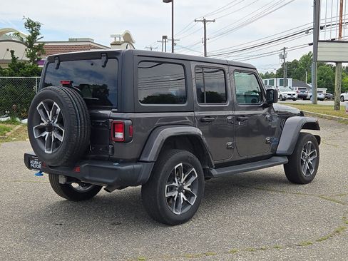 Used 2024 Jeep Wrangler Unlimited w/ Convenience Group AWD/4WD image 5